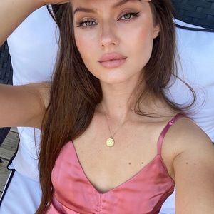 Meet your Posher, Jenka